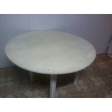 locação de mesa plástico redonda Vila União